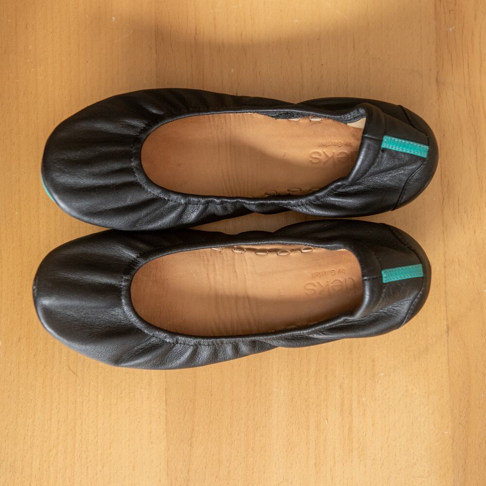 Elegant Black Leather Tieks Ballet Flats Foldable Comfort Size 7 Great Condition